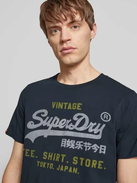 T-shirt o luźnym kroju z nadrukiem z logo Superdry granatowa