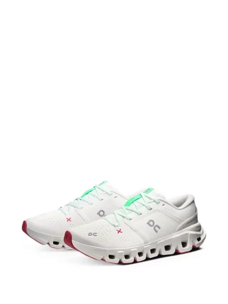 Sneakerși On alb