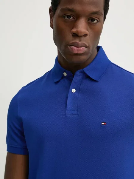 Тениска с яка Tommy Hilfiger с изчистен дизайн синьо