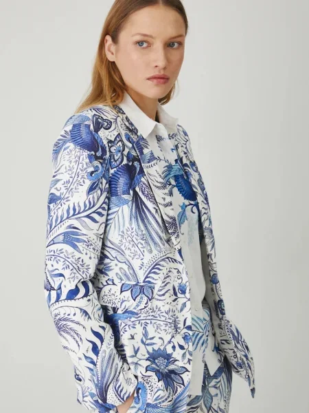 Сако с лен Medicine с едно копче с десен бяло