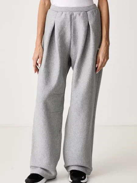 Nike Sportswear pantaloni de trening pentru femei cu Studio Fleece gri