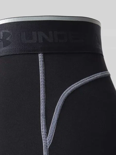 Spodenki kolarki z elastycznym pasem i detale z logo Under Armour czarne