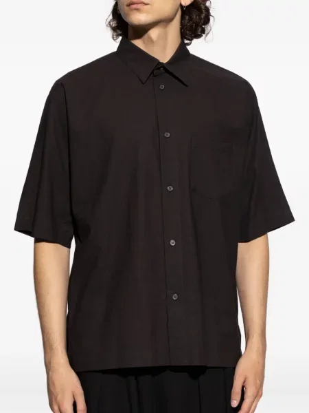 Krátká košile Homme Plissé Issey Miyake s kapsami na rukávech černá