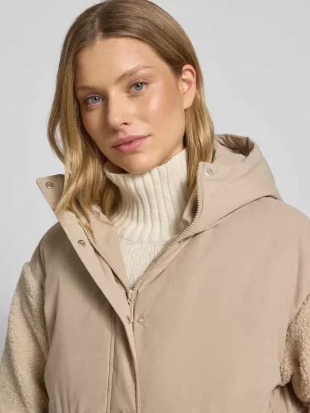 Kurtka o kroju regular fit z obszyciem ze sztucznego futra model ‘Blocking’ Mazine beżowy