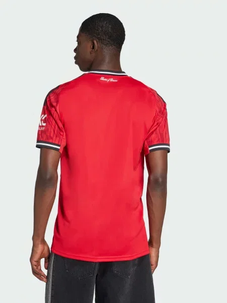 Футболка adidas червоний