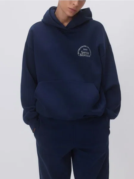 Reserved Hanorac cu text brodat bleumarin