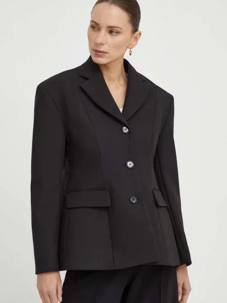 MAX&Co. sacou un singur rand de neted negru