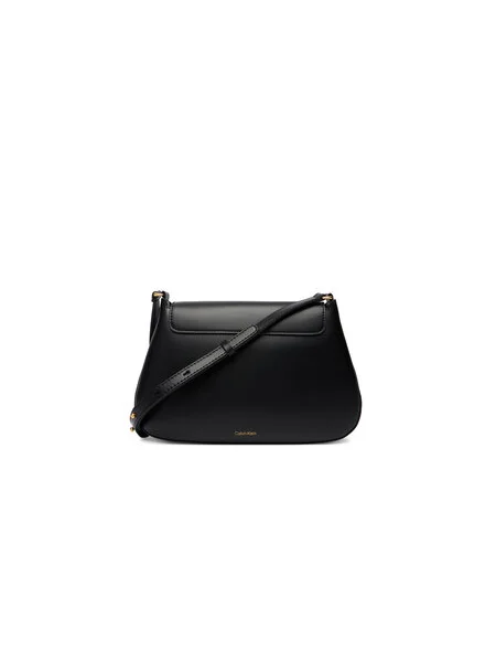 Calvin Klein Kabelka Hardware Flap Medium Crossbody čierna
