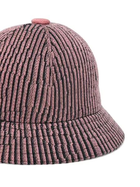 Căciulă Kangol cu dungi cu autograf roz