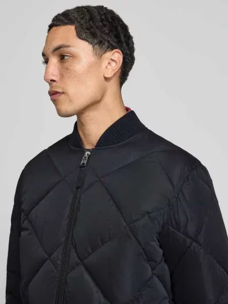 Kurtka pikowana o kroju regular fit ze stójką Superdry granatowa