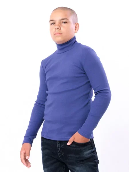 Гольф водолазка носи своє синяя