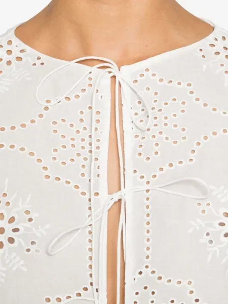 Top Matteau cu broderie alb