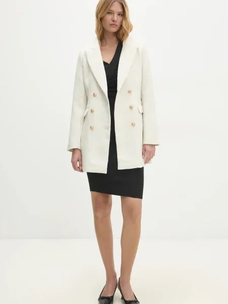 Вълнено сако Answear Lab с двуредно закопчаване с изчистен дизайн бяло
