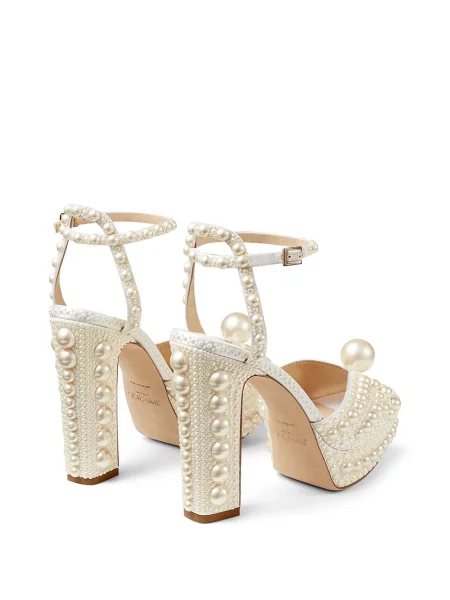 Satynowe sandały Jimmy Choo z perełkami białe