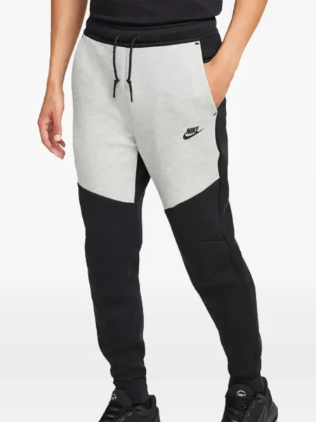 Tricou grafic Nike cu imagine alergare din fleece negru