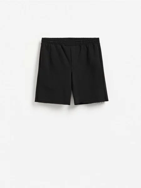 Reserved Pantaloni scurți regular negru