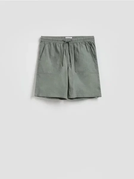 Reserved Pantaloni scurți jogger regular fit verde-prăfuit verde
