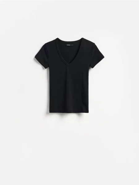Reserved Tricou cu conținut ridicat de negru