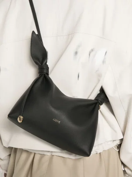 Δερμάτινη τσάντα χιαστί Loewe μαύρο