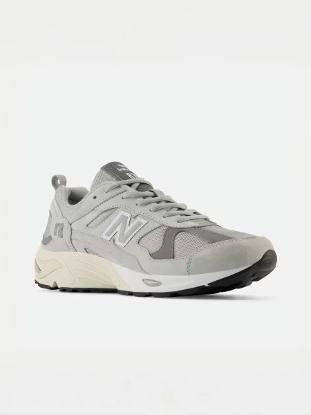 Замшевые повседневные кроссовки New Balance серые