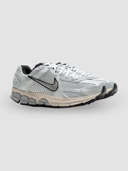Кожаные кроссовки Nike Vomero белые