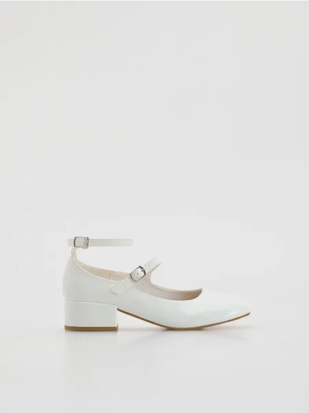 Лоферы Reserved белые