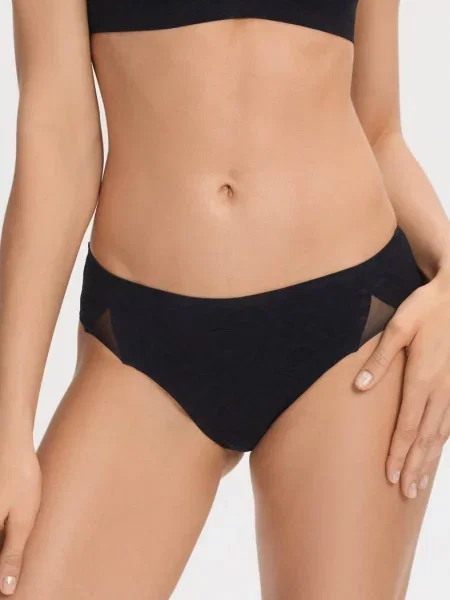 Кружевные трусики бразилиана чорні