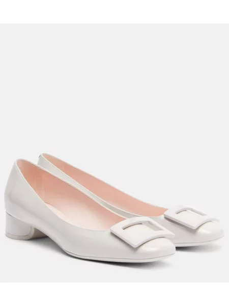 Pantofi cu toc Roger Vivier din piele de lac bej