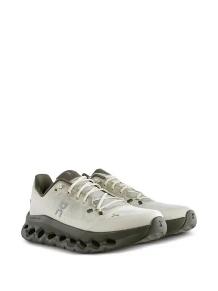 Sneakerși On