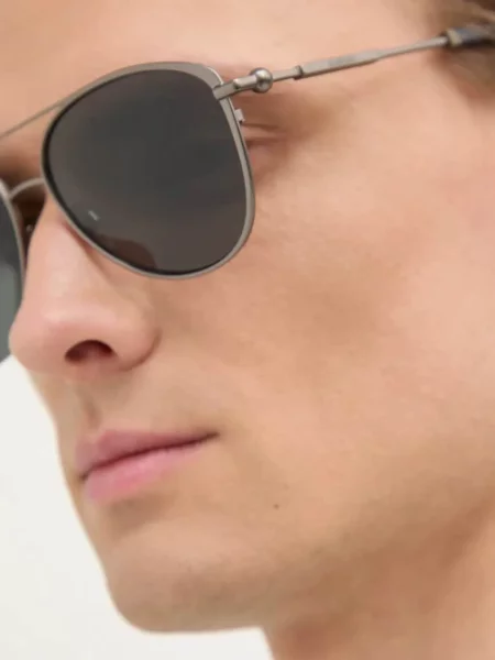 Солнцезащитные очки Burberry серые