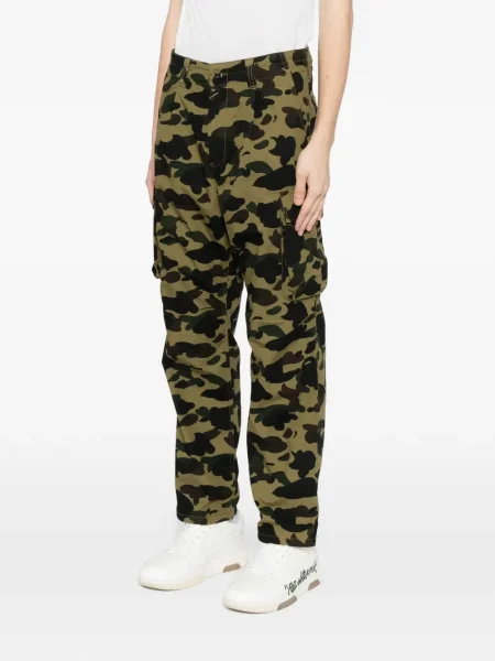 Pantaloni A Bathing Ape® cu imagine cu model camuflaj verde
