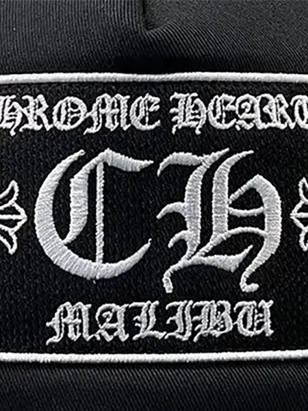 Căciulă Chrome Hearts cu motiv cu inimi negru