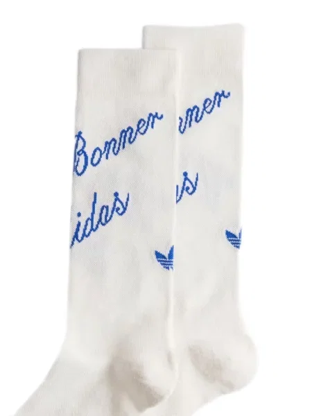 Pălărie Adidas în carouri alb