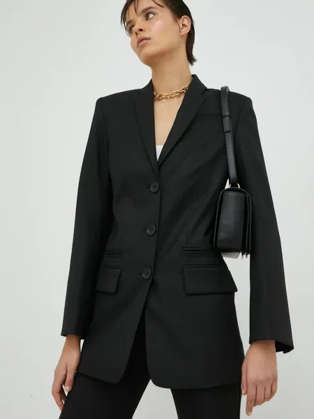By Malene Birger sacou un singur rand de neted negru