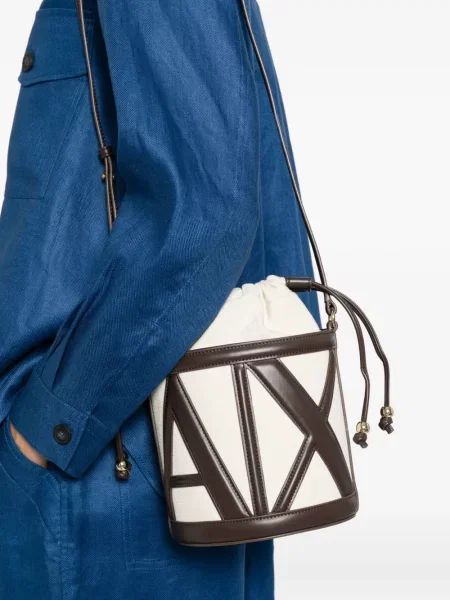 Bőr kézitáska Armani Exchange autogrammal barna