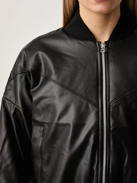 Nike Sportswear яке бомбър дамско от имитация на кожа Therma-FIT черно