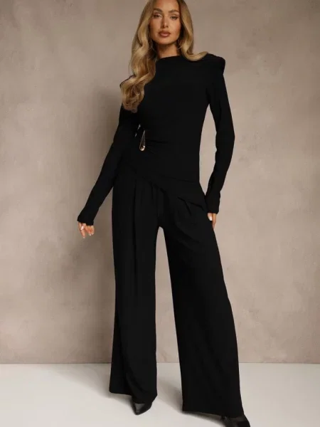 Elegancki Komplet Spodnie Wide Leg i Bluzka z Poduszkami w Ramionach Sewinea czarny