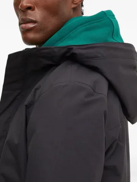 Кожена тапицерия яке The North Face с качулка с козина черно