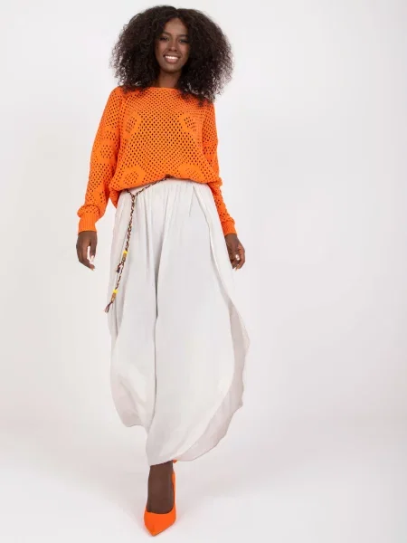 Pantaloni Fashionhunters cu crăpătură bej