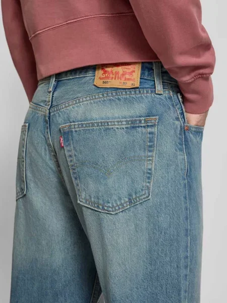 Jeansy o kroju straight fit w stylu model Levi's