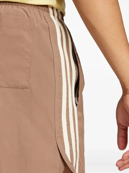 Pantaloni scurți Adidas cu broderie negru