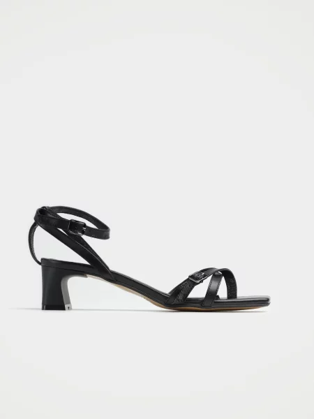 Кожаные босоножки Urban Trace черные