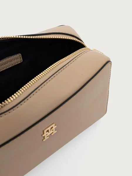 Tommy Hilfiger чанта crossbody дамска от имитация на кожа бежово