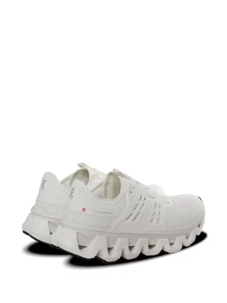 Sneakerși On alb