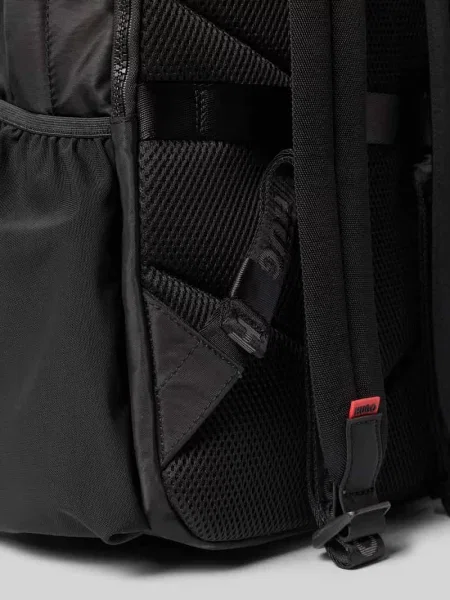 Plecak z aplikacją z metką z metalu model AYDEN_NEW_BACKPACK' Hugo czarny