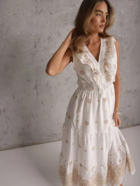 Rochie de vară Boho din cu broderie în modele și volănaș Alemite Bej alb