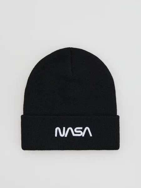 Шапка Reserved черная