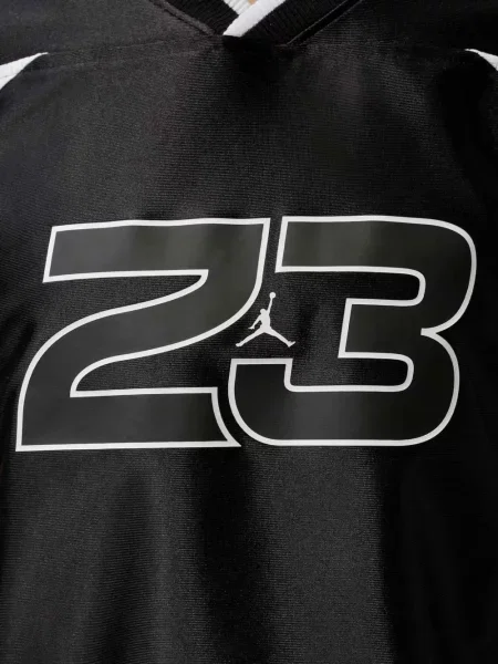 Pantaloni scurți Nike cu imagine cu cordon roz