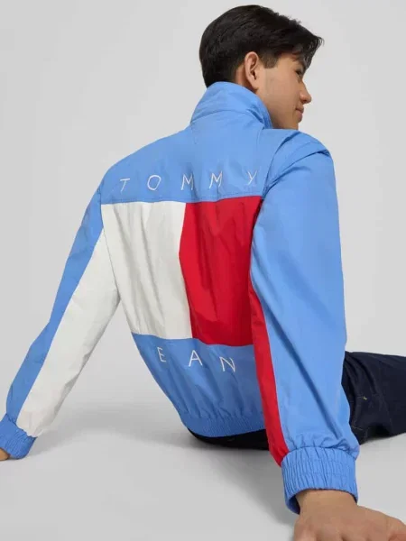 Kurtka Tommy Jeans z autografem