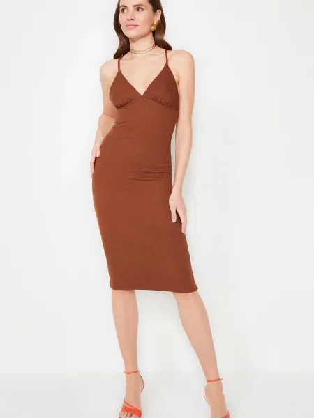 Sukienka midi Trendyol